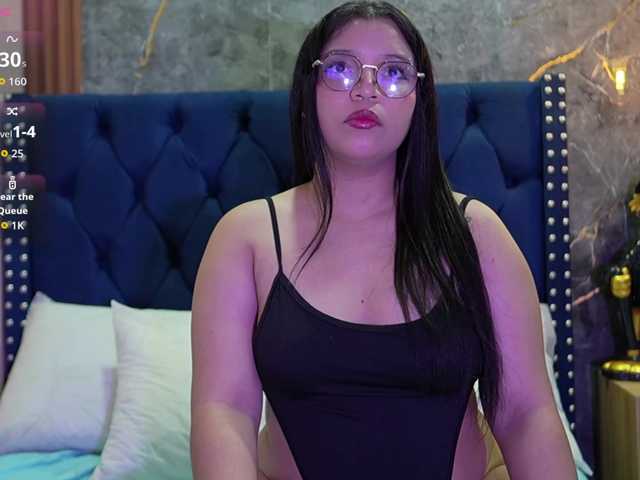 innocenthazel live cam on BongaCams