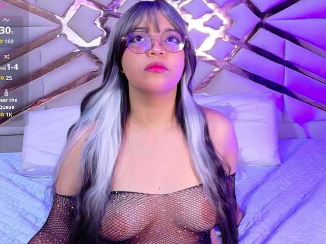 innocenthazel live cam on BongaCams