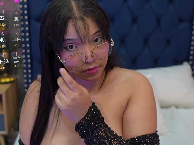 innocenthazel live cam on BongaCams