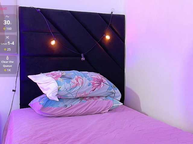 innocenthazel live cam on BongaCams