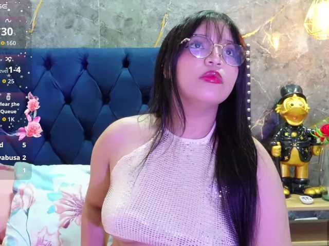 innocenthazel live cam on BongaCams