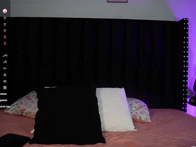 innocenthazel live cam on BongaCams