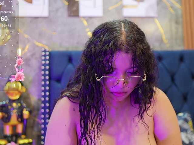 innocenthazel live cam on BongaCams