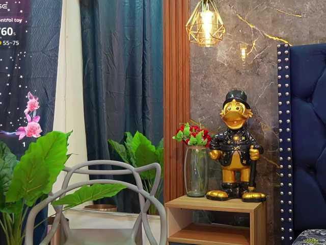 innocenthazel live cam on BongaCams