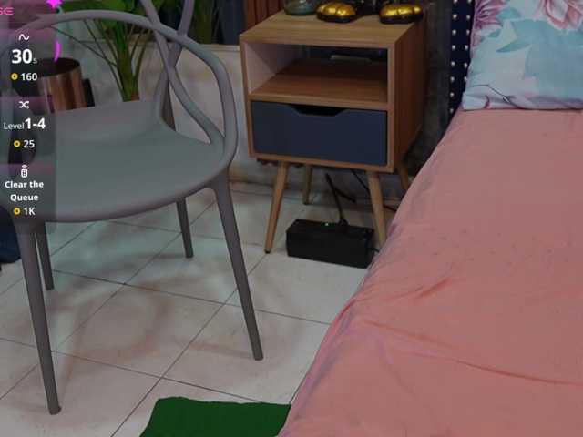 innocenthazel live cam on BongaCams