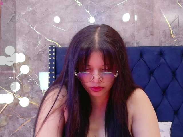 innocenthazel live cam on BongaCams