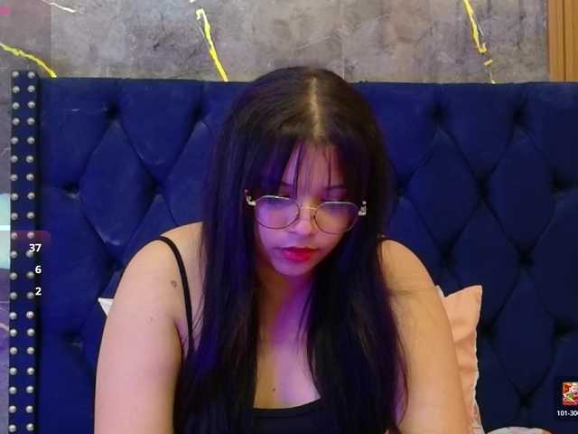 innocenthazel live cam on BongaCams