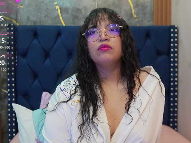 innocenthazel live cam on BongaCams