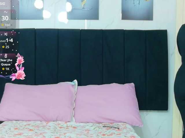 innocenthazel live cam on BongaCams