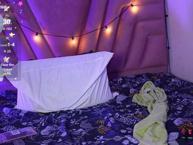 innocenthazel live cam on BongaCams