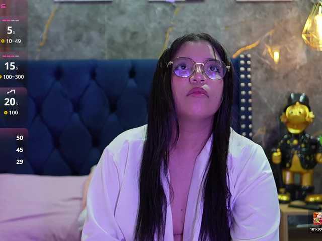 innocenthazel live cam on BongaCams