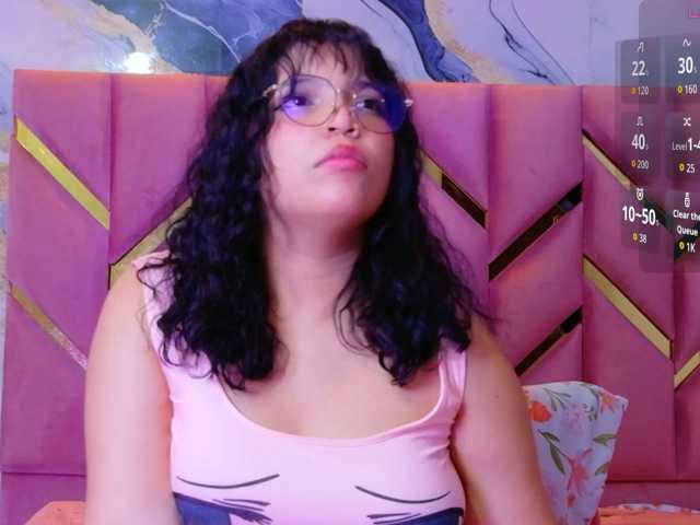 innocenthazel live cam on BongaCams