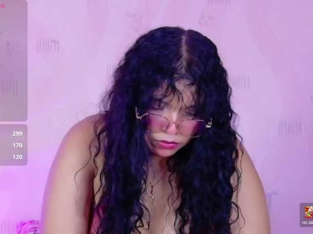 innocenthazel live cam on BongaCams