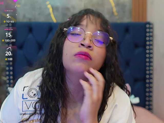 innocenthazel live cam on BongaCams