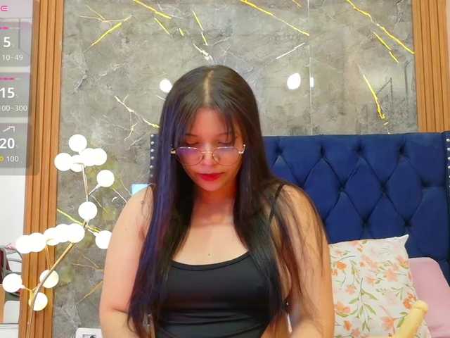 innocenthazel live cam on BongaCams