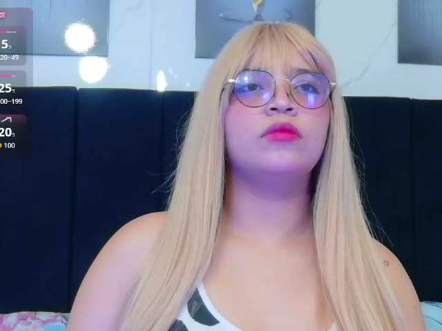 innocenthazel live cam on BongaCams
