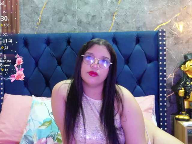 innocenthazel live cam on BongaCams