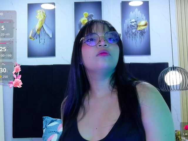 innocenthazel live cam on BongaCams