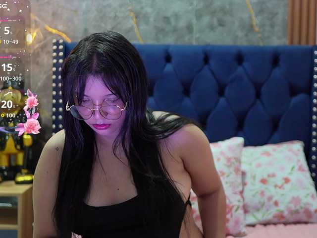 innocenthazel live cam on BongaCams
