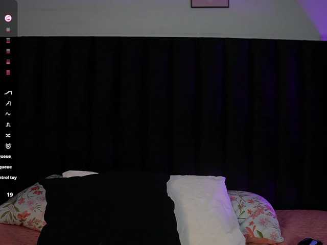 innocenthazel live cam on BongaCams