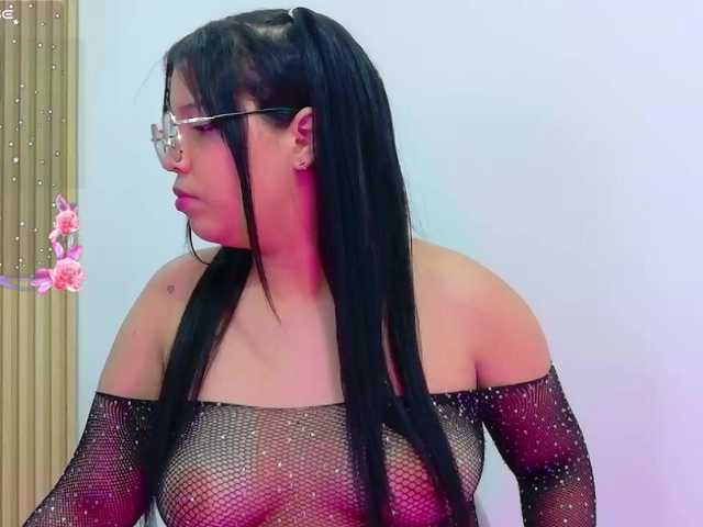 innocenthazel live cam on BongaCams