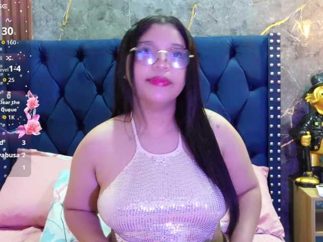innocenthazel live cam on BongaCams