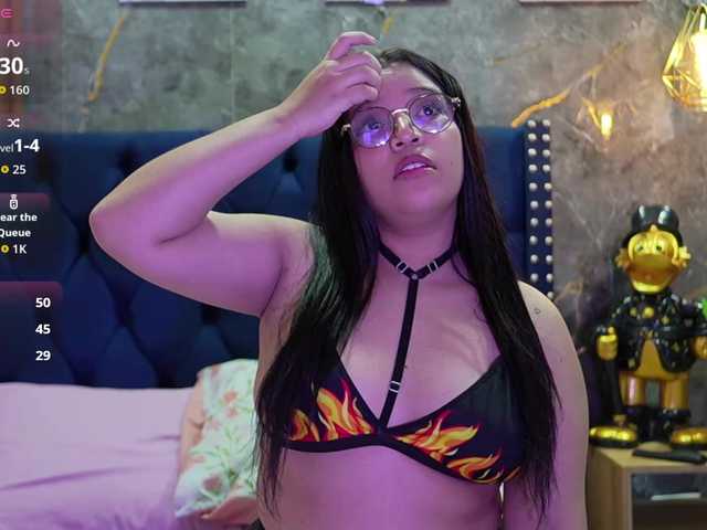 innocenthazel live cam on BongaCams
