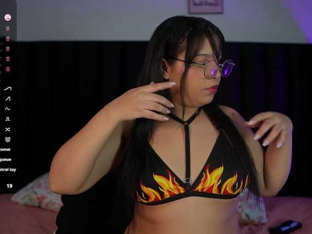 innocenthazel live cam on BongaCams