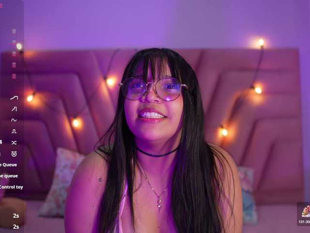 innocenthazel live cam on BongaCams