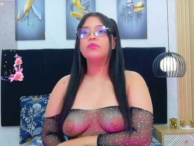 innocenthazel live cam on BongaCams