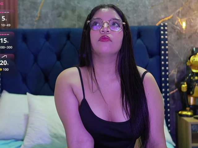 innocenthazel live cam on BongaCams