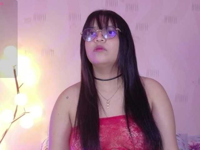 innocenthazel live cam on BongaCams