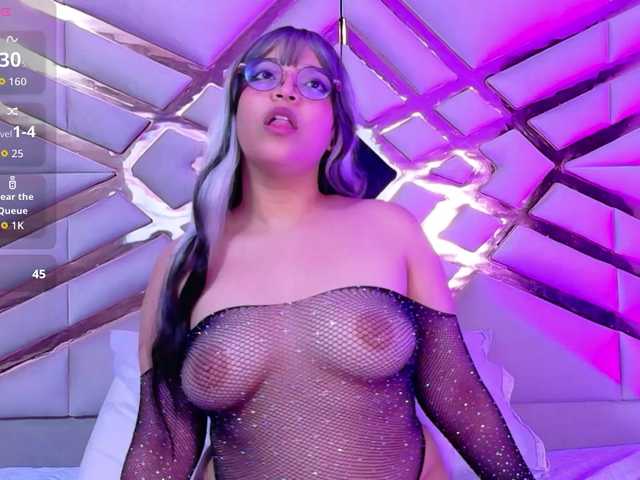 innocenthazel live cam on BongaCams