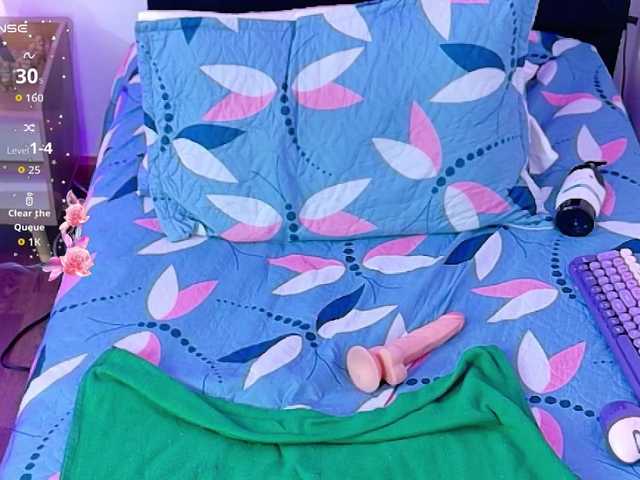 innocenthazel live cam on BongaCams