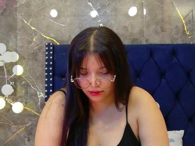 innocenthazel live cam on BongaCams