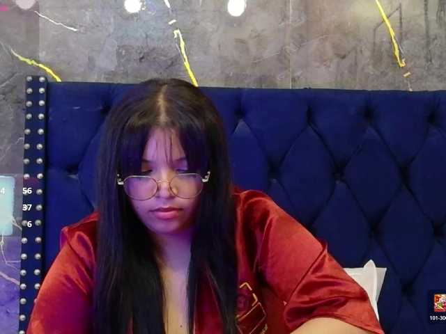 innocenthazel live cam on BongaCams