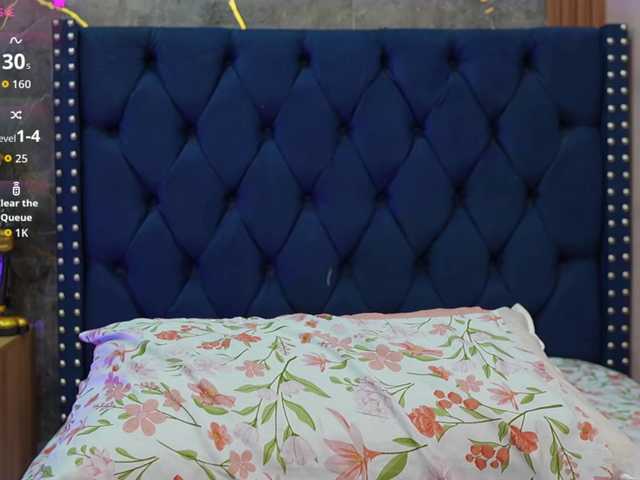innocenthazel live cam on BongaCams