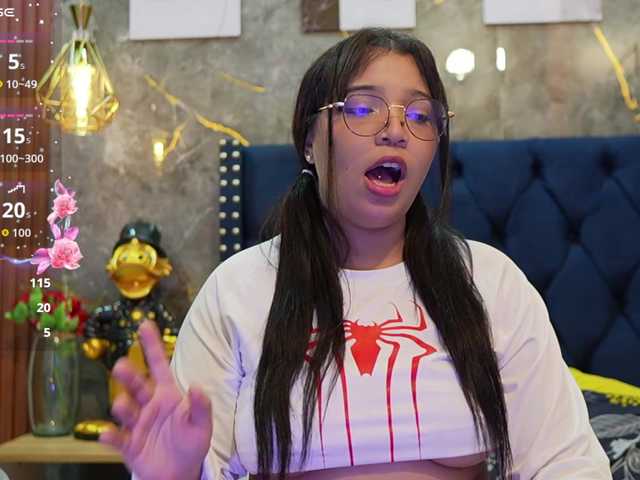 innocenthazel live cam on BongaCams