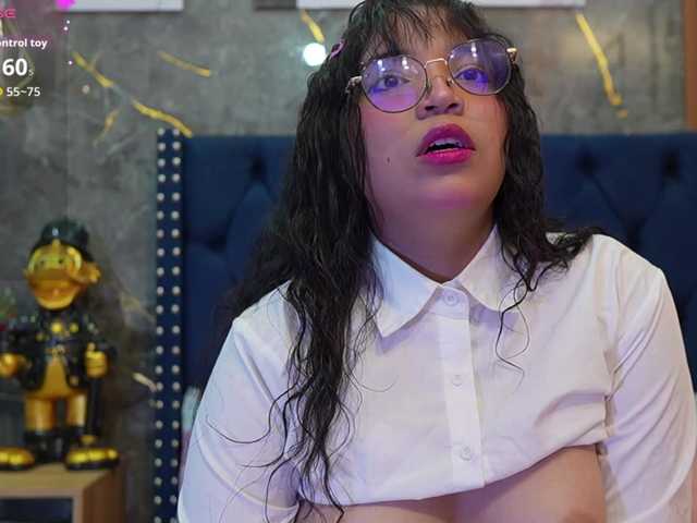 innocenthazel live cam on BongaCams