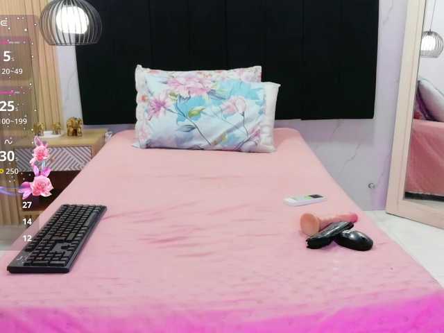 innocenthazel live cam on BongaCams