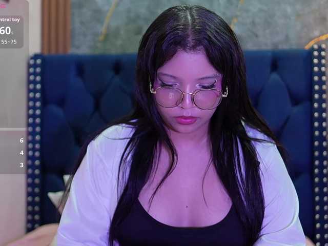 innocenthazel live cam on BongaCams