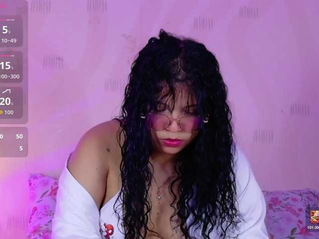 innocenthazel live cam on BongaCams