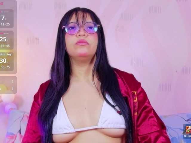 innocenthazel live cam on BongaCams