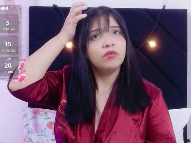 innocenthazel live cam on BongaCams