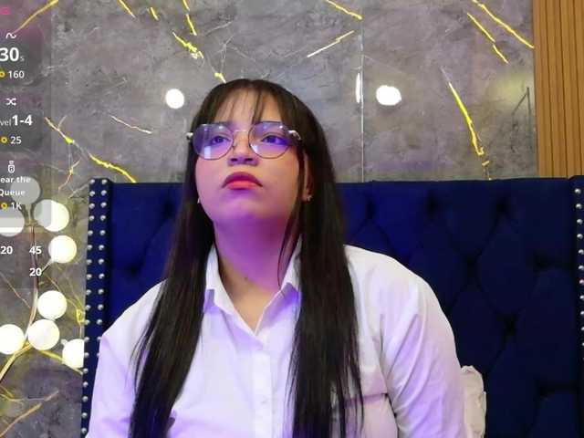 innocenthazel live cam on BongaCams