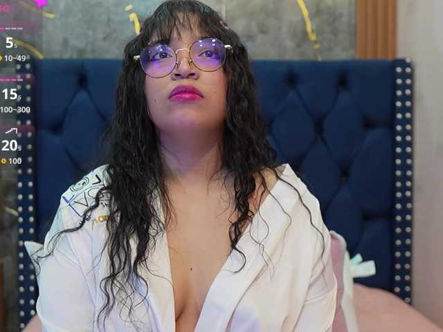 innocenthazel live cam on BongaCams