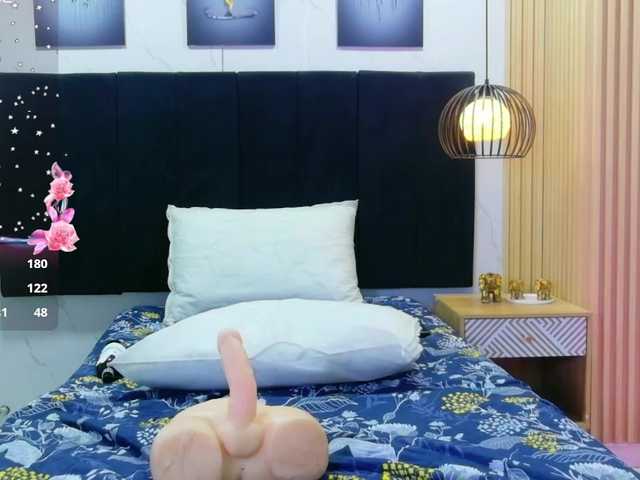 innocenthazel live cam on BongaCams