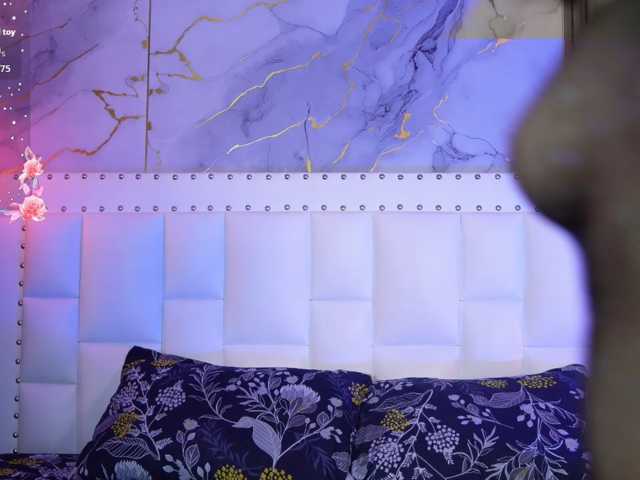 innocenthazel live cam preview