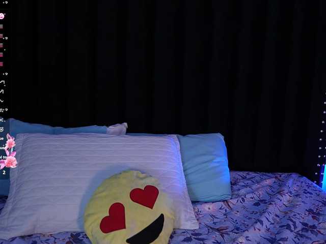 innocenthazel live cam on BongaCams