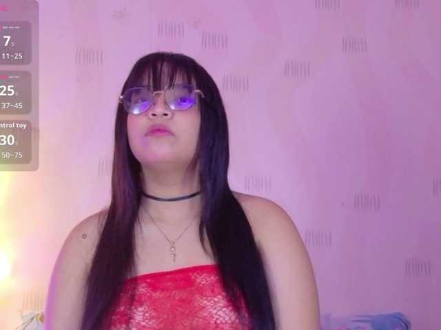 innocenthazel live cam on BongaCams